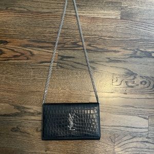 CASSANDRE SAINT LAURENT CHAIN WALLET IN CROCODILE EMBOSSED SHINY LEATHER